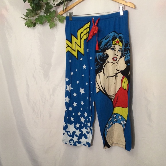 Wonder Woman sleep/lounging set S 4/6 - Picture 2 of 10